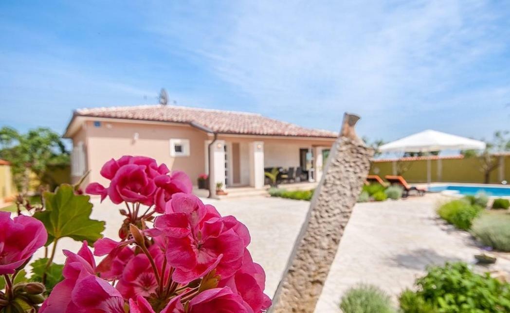 Villa Zafirah Пула Екстер'єр фото